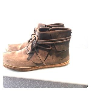 Size 7.5 Taupe Ugg booties